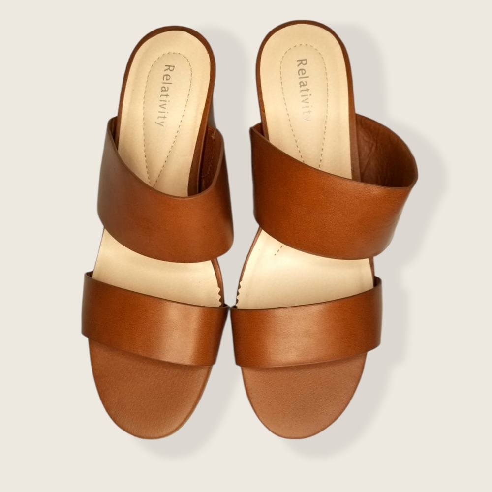 NWOT Relativity Tan Strap Chunky Heel Sandles